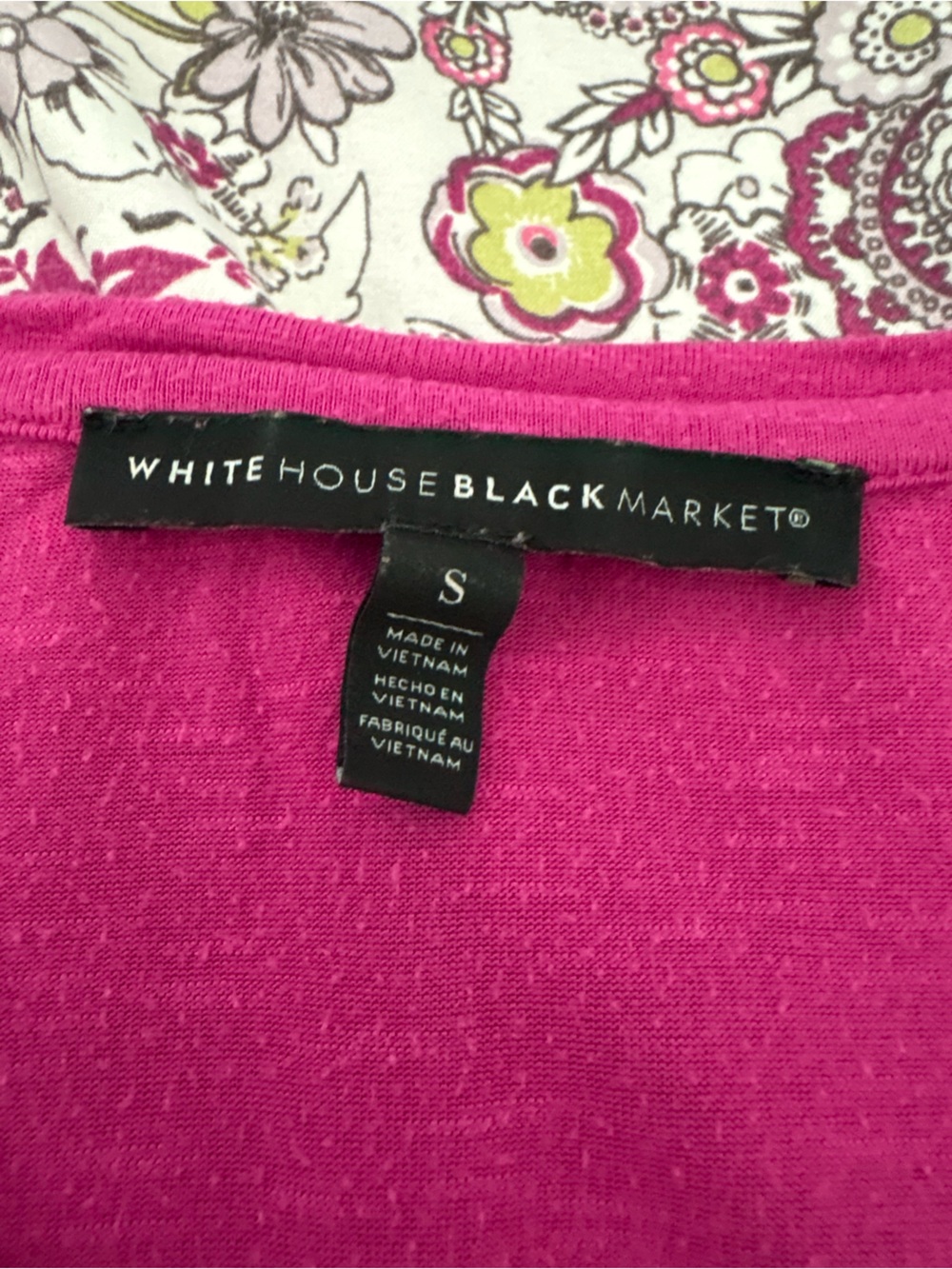 White House Black Market V-Neck Short Sleeve Top in Magenta - Picture 5 of 7